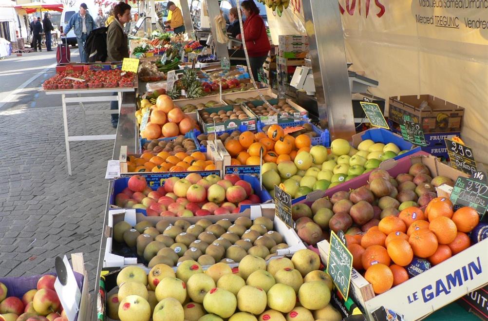 Jour de marché à Fouesnant Finistère 29