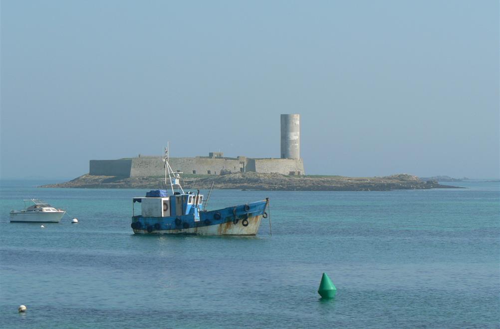 l'archipel des Glénan à 1h de bateau du camping Kost-Ar-Moor