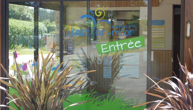 cartes et infos touristiques disponibles à l'accueil - camping kost-ar-moor finistère 29
