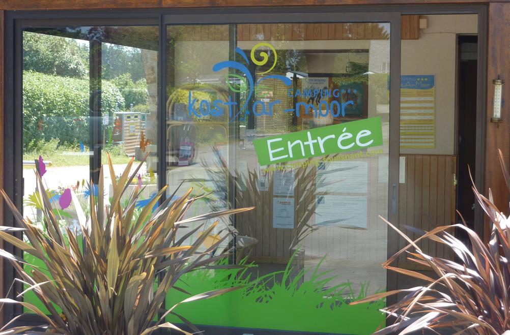 cartes et infos touristiques disponibles à l'accueil - camping kost-ar-moor finistère 29