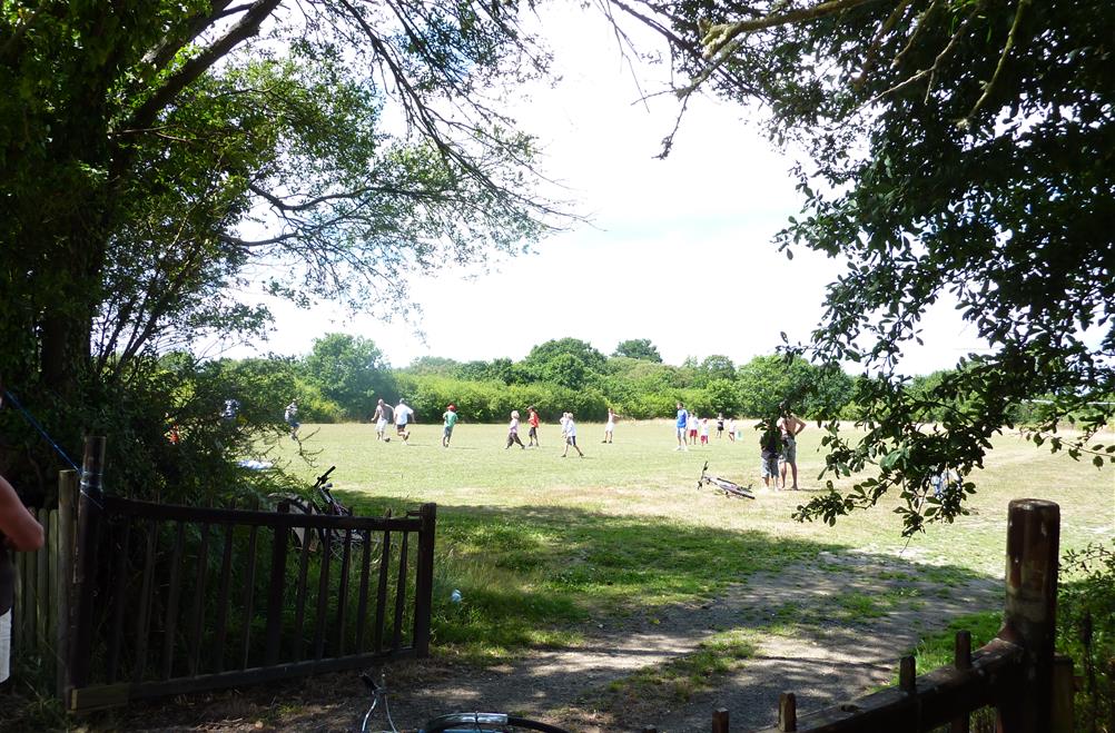 partie de foot au camping kost-ar-moor fouesnant 29