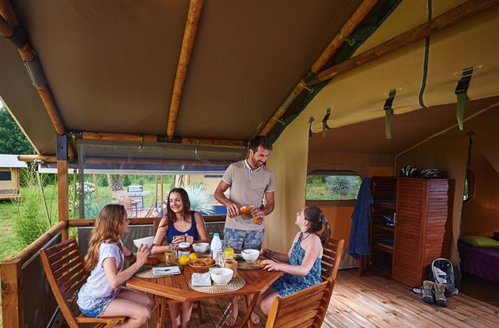 camping kost-ar-moor - terrasse tente safari