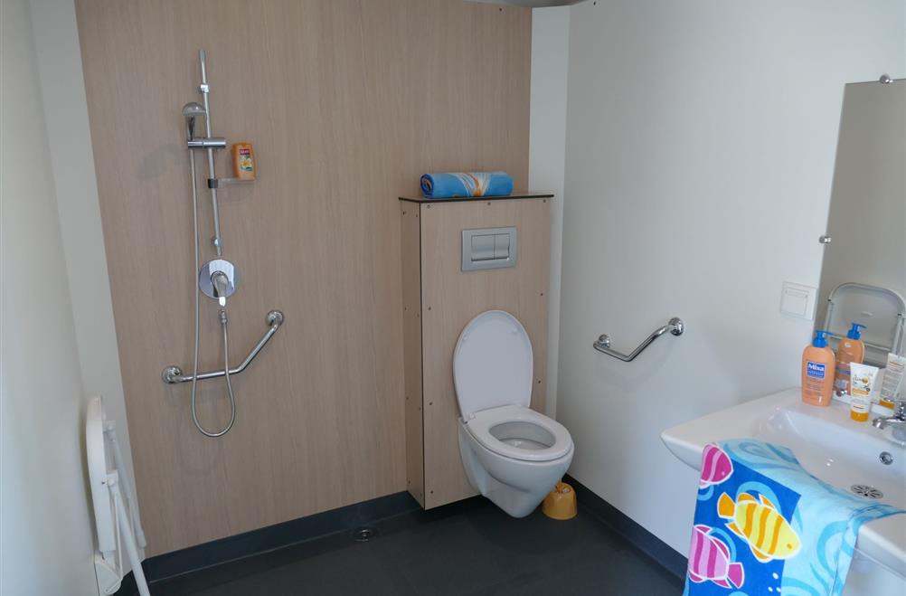 salle d'eau PMR camping Kost-Ar-Moor-Ar-Moor Fouesnant