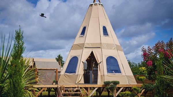 tipi  vue extérieure glamping fouesnant