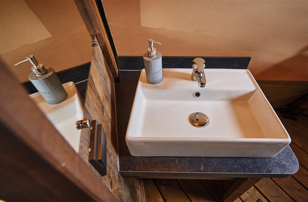 hébergement atypique luxe camping kost-ar-moor lavabo sdb