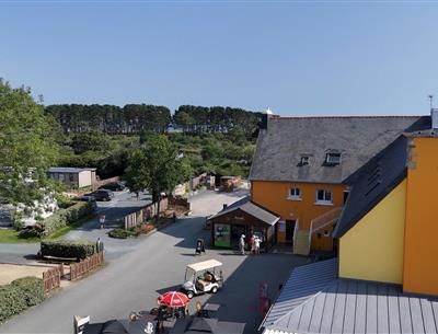 cartes et infos touristiques disponibles à l'accueil - camping kost-ar-moor finistère 29